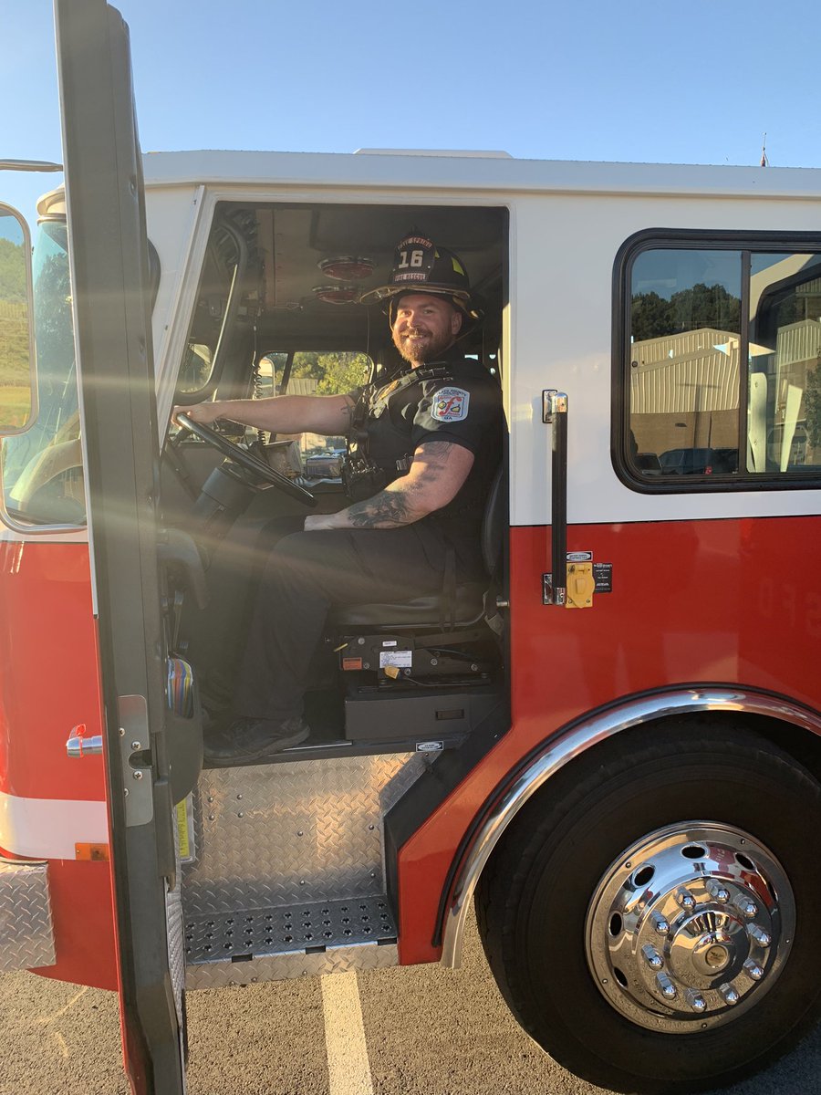 JoeAgan_EdS's tweet photo. @PMSdragons Public Safety Class getting a hands on lab today with Mr. Catron. Even our SRO got in on the action. https://t.co/5JzjnaD5d7