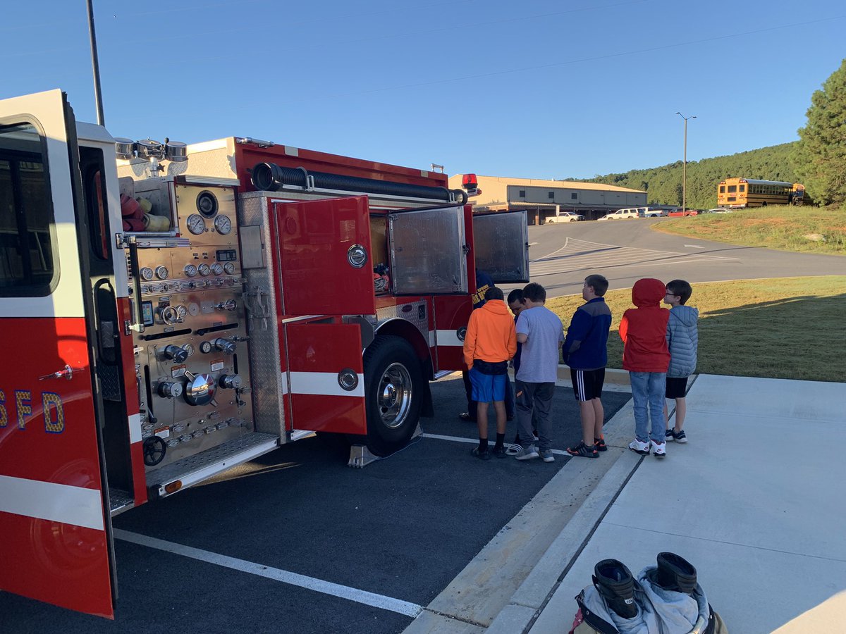 JoeAgan_EdS's tweet photo. @PMSdragons Public Safety Class getting a hands on lab today with Mr. Catron. Even our SRO got in on the action. https://t.co/5JzjnaD5d7