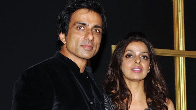 middaygujarati's tweet photo. Sonu Sood: એબ્ઝ, એક્ટિંગ, ગુડ લૂક્સ જ નહીં પણ `હાર્ટ ઑફ ગોલ્ડ`ની લાઇફ પર એક નજર
#MiddayEntertainment #bollywoodstars #bollywoodhero #bollywoodstyle #ActorUpdates #SonuSood #sonusoodfans #sonusoodfoundation #sonusoodfitworld #humble
https://t.co/DjAUTOZ4sX https://t.co/AO0gQZQ1jT