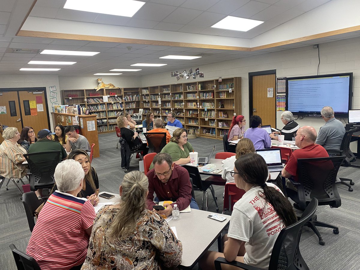 A great second night of CSIP work at Exeter R-VI last night to help finish SWOT analysis, beliefs, mission, vision, and start identifying priorities that will lead SMART goals for future student success! 
#GetFiredUp  @KDFIREDUP  @DrMattTeeter @tdilg @LucretiaBrattin @ashleyfly8