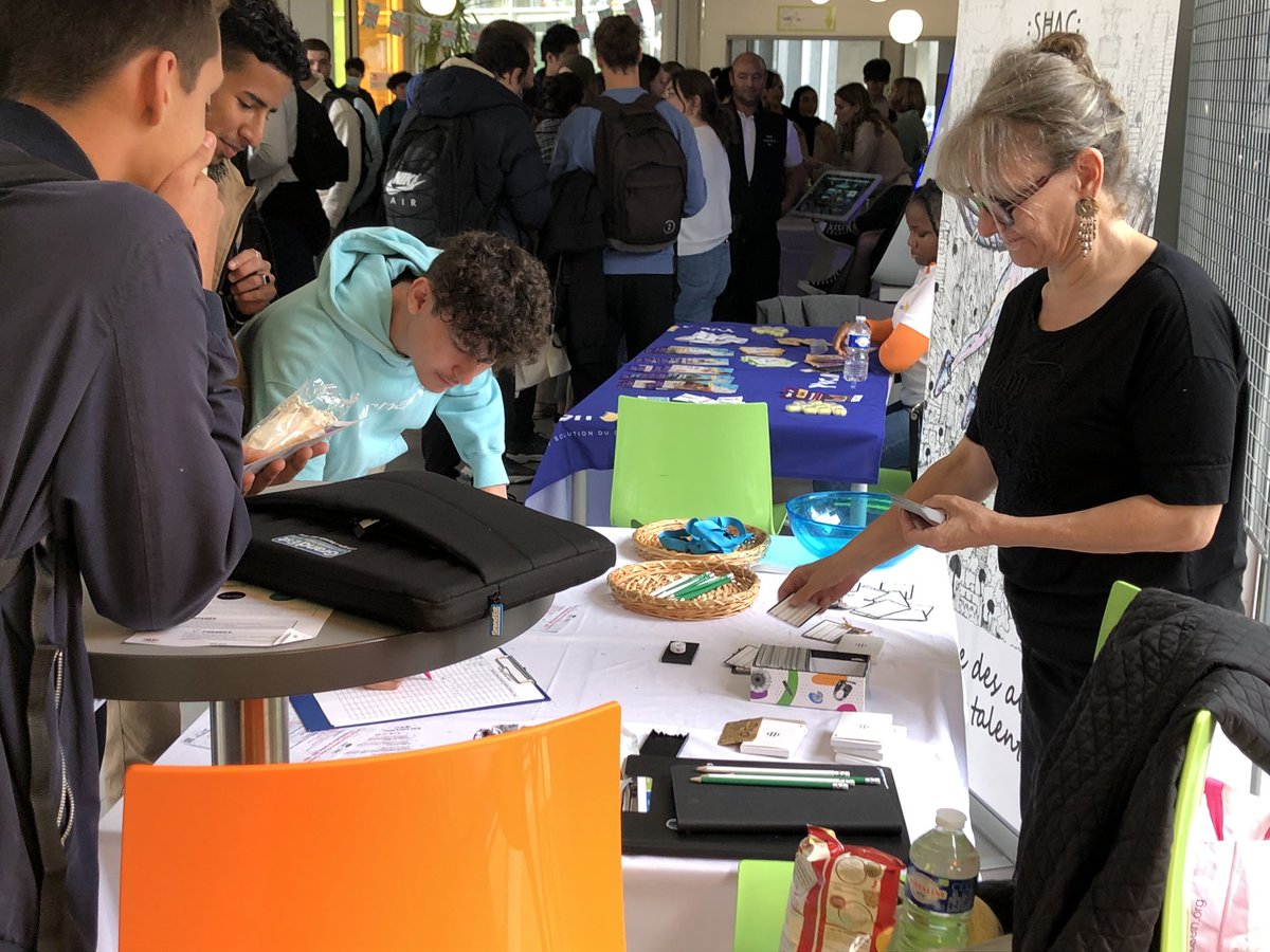 AJussiaume's tweet photo. Beaucoup de monde à #TVDC , les étudiants de @IutTroyes @UrcaCampus3 @inspereims jouent et reçoivent les conseils des services de @universitereims @suac_urca @SuapsReims @sae_URCA #sumpps et de ses partenaires @VilledeTroyes #tcat Merci à tous pour l’investissement! https://t.co/NU7TvctCWR