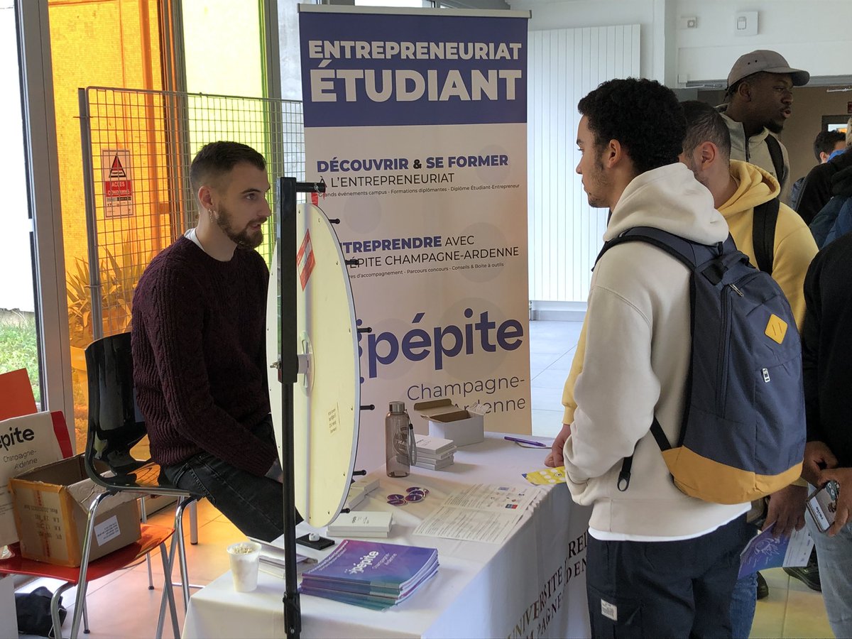 AJussiaume's tweet photo. Beaucoup de monde à #TVDC , les étudiants de @IutTroyes @UrcaCampus3 @inspereims jouent et reçoivent les conseils des services de @universitereims @suac_urca @SuapsReims @sae_URCA #sumpps et de ses partenaires @VilledeTroyes #tcat Merci à tous pour l’investissement! https://t.co/NU7TvctCWR