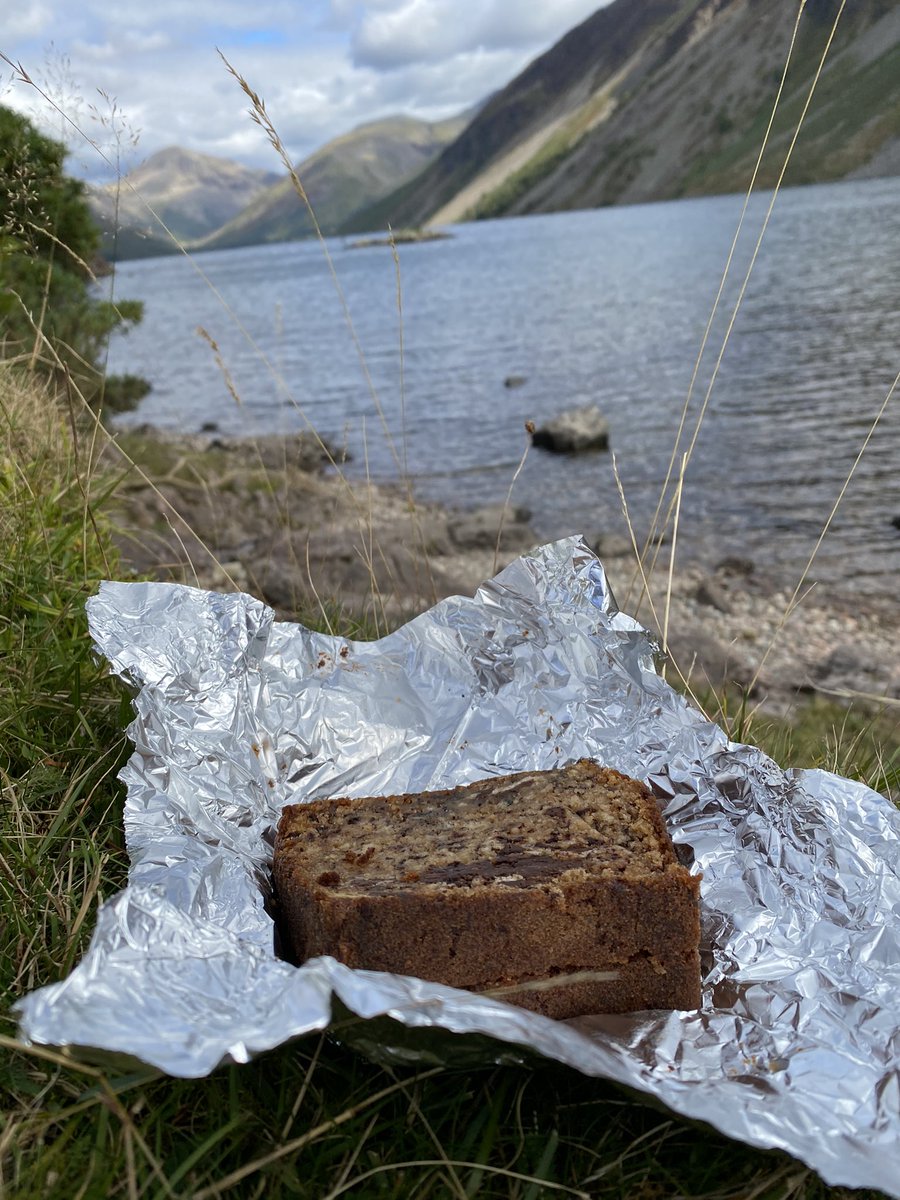 sarahjbingham's tweet photo. Hill cake? Don’t mind if I do #hillcake #hillcakeisthebestcake #natureisgoodforyou #forgettingalltherubbish https://t.co/2YzBgI0Hmo