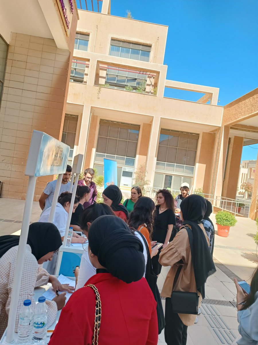 uniak_mardin's tweet photo. Standın 3.gününde Hız kesmeden Devam 💥🚀
📍Samimiyet ve Tevazuyla☺️😎
"Kampüse Hoş Geldin " stant çalışmalarına Sağlık Bilimleri Fakültesinde devam ediyoruz 🚀😎
#KampüseHoşGeldin
#KampüsSeninleGüzel https://t.co/GyOcmAh3bC