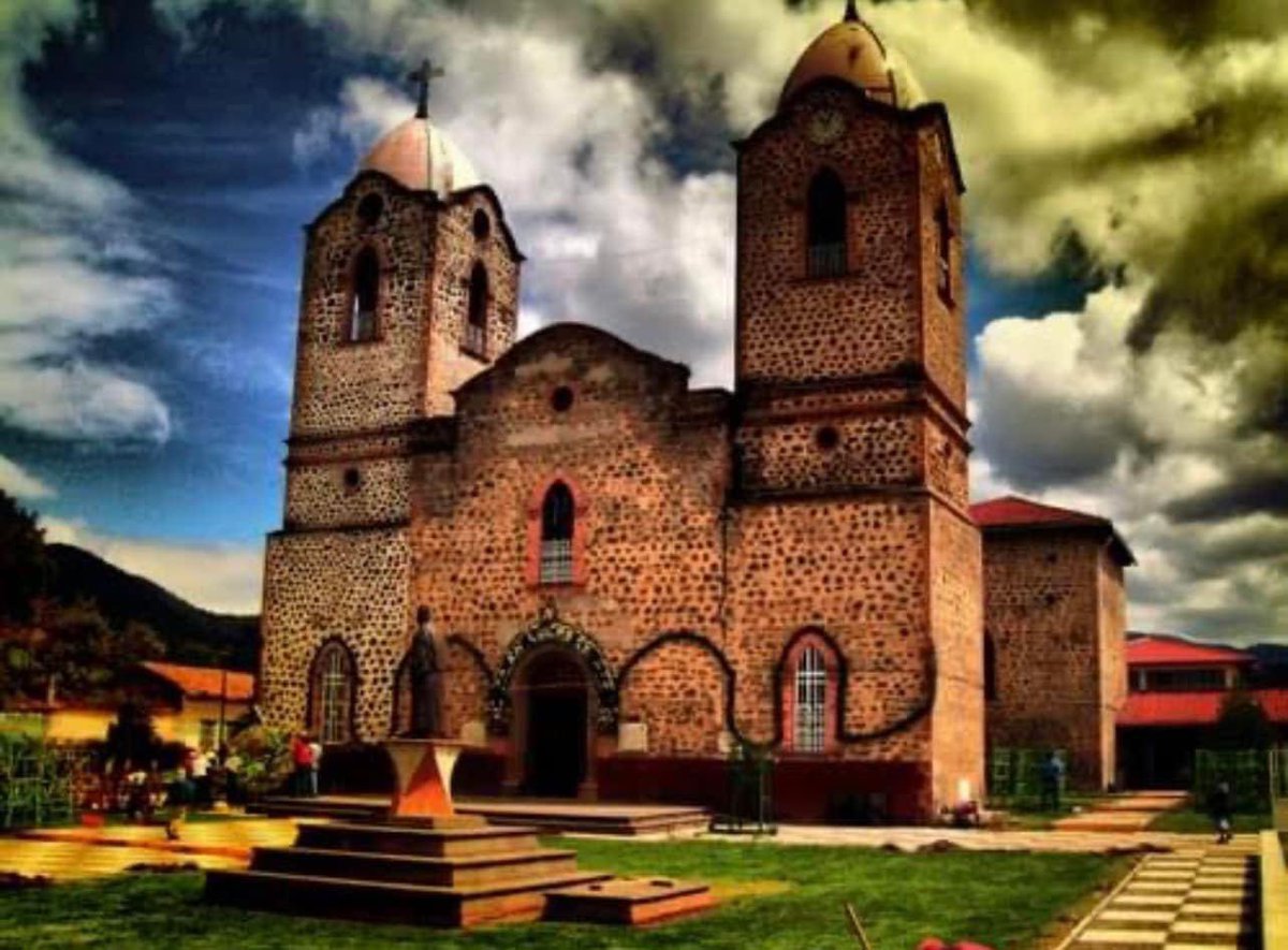 RobertoMolinaGr's tweet photo. Si vienes a #Aporo Michoacán, solo te arrepentirás de dos cosas, de no haber venido antes  y de regresarte tan pronto  #ElRumboEsMichoacán https://t.co/9lARWYpOnv