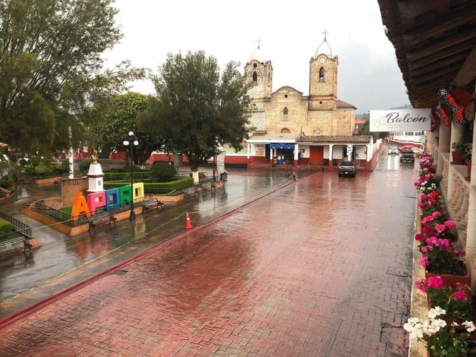 RobertoMolinaGr's tweet photo. Si vienes a #Aporo Michoacán, solo te arrepentirás de dos cosas, de no haber venido antes  y de regresarte tan pronto  #ElRumboEsMichoacán https://t.co/9lARWYpOnv