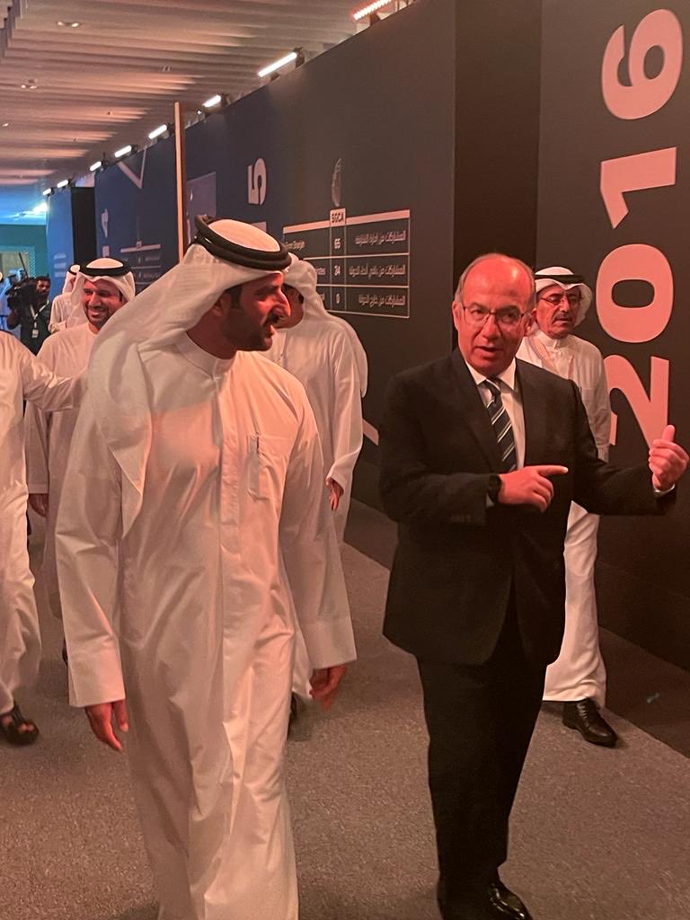 FelipeCalderon's tweet photo. Estoy en Sharjah, Emiratos Árabes Unidos, participando en el foro #IGCF2022, donde expuse los principios de la “Nueva Economía Climática��� #newclimateeconomy . Agradezco al Príncipe Real y al ViceGobernante su hospitalidad. https://t.co/O99JIO1cjz