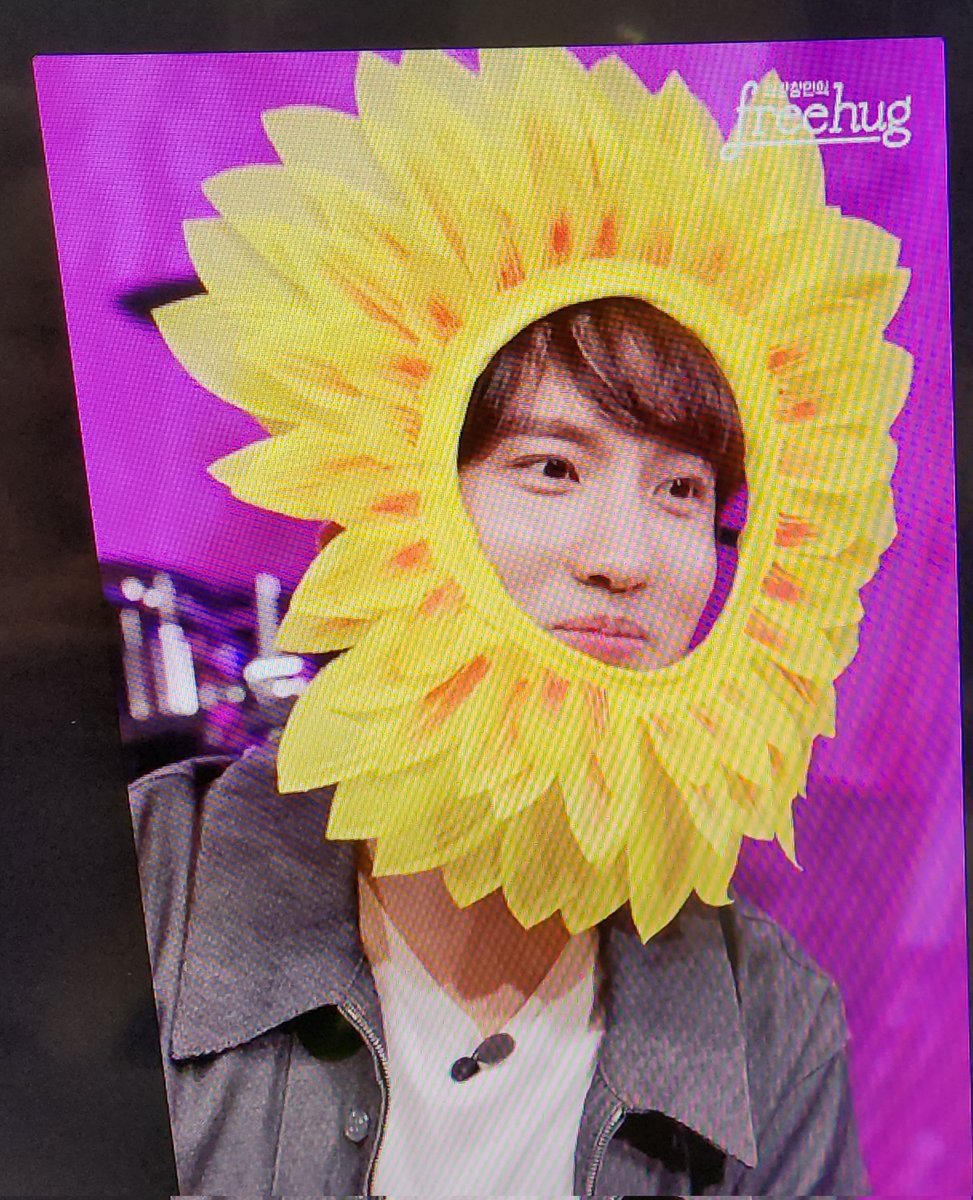 Yunho: Take care~~ Changmina~~ You look cute in the sunflower thing~~~~~ 😭💕