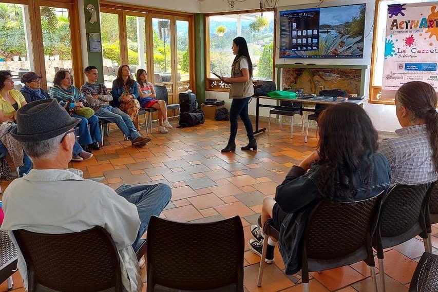 En el marco de la estrategia Fortalecimiento a Grupos Comunitarios, se realizó el taller “Tejido social y Participación ciudadana”, dirigido a integrantes de la organización ¨La Carreta Biblioteca¨,de Ramiriquí, generando diálogo y enseñanza frente a la educación ambiental.🌱