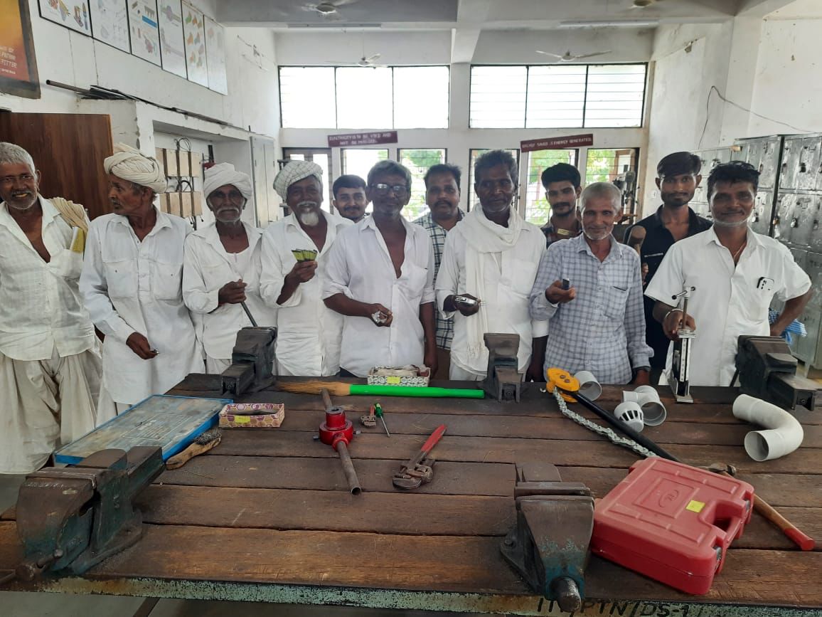 WSDGujarat's tweet photo. A skill development training programme is being organised in association with ITI to train the water supply operators from rural Gujarat. The first batch included 800 operators. Gujarat plans to train operators from every single village of the state. https://t.co/BWx0v5Tx2Q