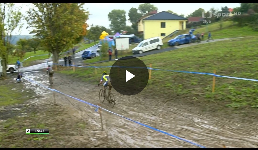 Bejlos's tweet photo. Namur ani Dendermonde ale i tak cyklokros jak má být! 👌
#ToiToiCup #cx https://t.co/Y3PDkbf9cq
