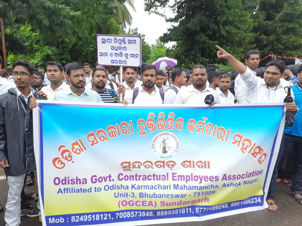 Smrutiranjan_22's tweet photo. #AbolishOdishaContractualRules 
#Count6YearsInServicePeriod 
#KeepThePromiseGivenToOGCEA
#DeclareContractualAbolition
@CMO_Odisha @MoSarkar5T @pranabpdas @SecyChief @FdOdisha @gapg_dept https://t.co/uX6d7SSv4c