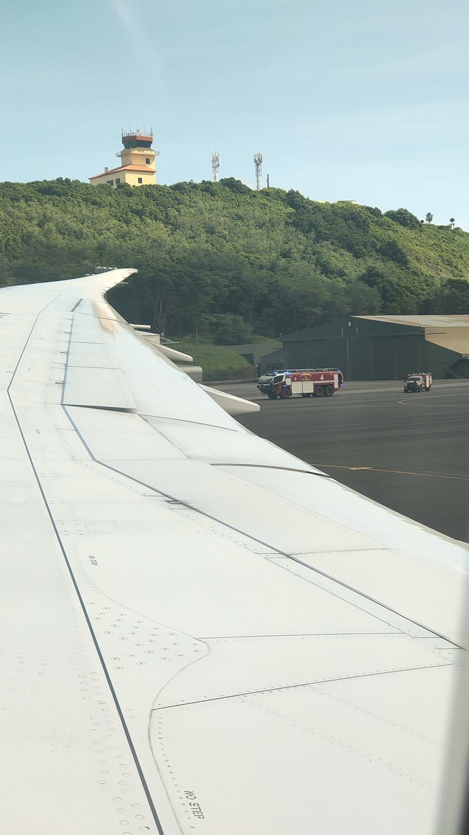memesmunich's tweet photo. #av120 just before landing a further announcement was made "that the Situation is under control" (4/x). At the airport we were greeted by a lot of emergency vehicles. https://t.co/Y0w91StOdL