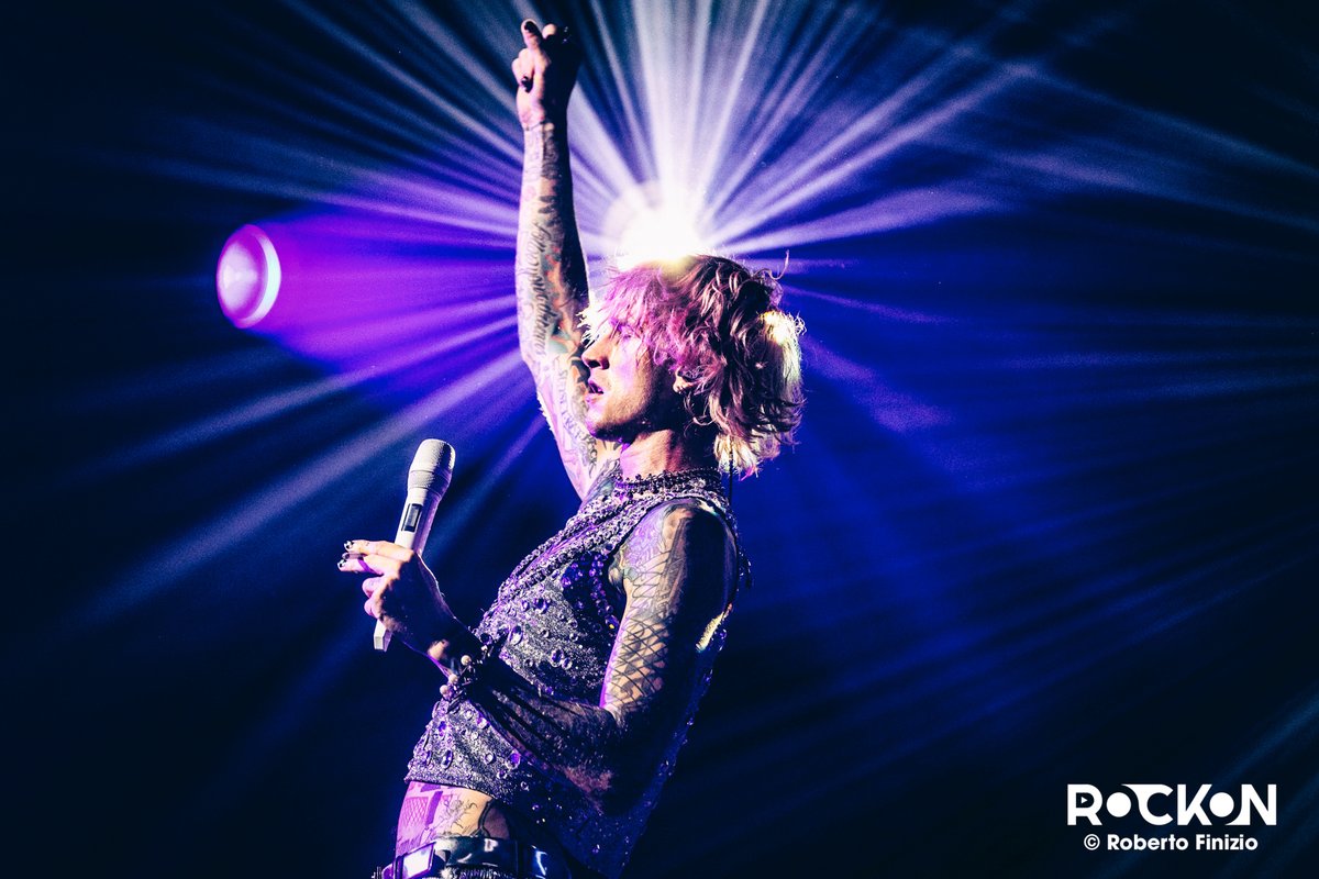 rockonitalia's tweet photo. [Fotogallery + Reportage] MACHINE GUN KELLY live a Milano: la resurrezione di una rock star #machinegunkelly

📸🖊️➡️ https://t.co/PjNauL9qGj https://t.co/xzMkiUxfyh
