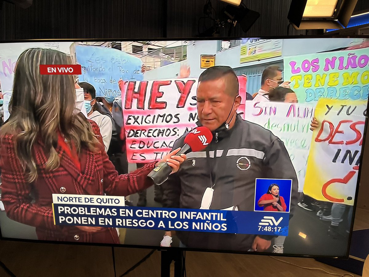jcarlosaizprua's tweet photo. Padres de familia y trabajadoras de tres centros infantiles en el Comité del Pueblo (norte de Quito) denuncian que no hay presupuesto para la alimentación de los niños en octubre.

Que la atención en este año ha sido irregular. 

Piden respuestas al MIES. https://t.co/8ULOAFpgVQ