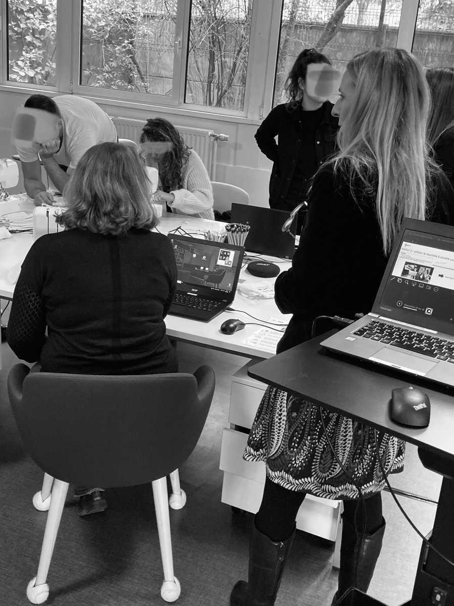 canope_94's tweet photo. À l’atelier
@canope_94
, les enseignants du #fablabecole expérimentent, grâce à Juliette, Céline et Yoann, l’atelier machine à coudre et prépare un pochon pour leur matériel pédagogique. En tissu récupéré et revalorisé ♻️🌍
@universcience
@latelier_cherch https://t.co/VmeYeN0fM2