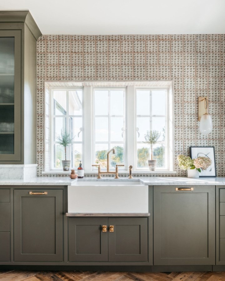GenPlumbSupply's tweet photo. Featuring a translucent diffuser in a pleasing organic shape, the Bruckner from #HudsonValleyLighting features a hoop-on-hook design that recasts an old idea in a contemporary form. 

#kitchenlighting #lightingideas #kitchenfixtures #kitchendesigner #njcontractor #interiorstyle https://t.co/FCrp3OZv9a