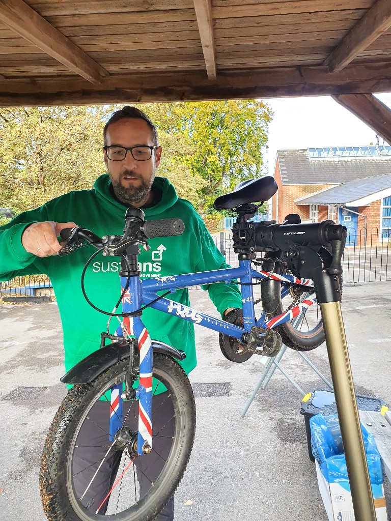 SustransJohn's tweet photo. Great little Bike Dr @CFordInfSch today, not many bikes but some good repairs made. All ready to pedal in for #CycleToSchoolWeek #ActiveTravelWeek Make your pledge now for a chance to win a new bike! @SustransSouth @MyJourneyHants @BikeabilityUK @EastleighBC https://t.co/AE7TtC1ZnU