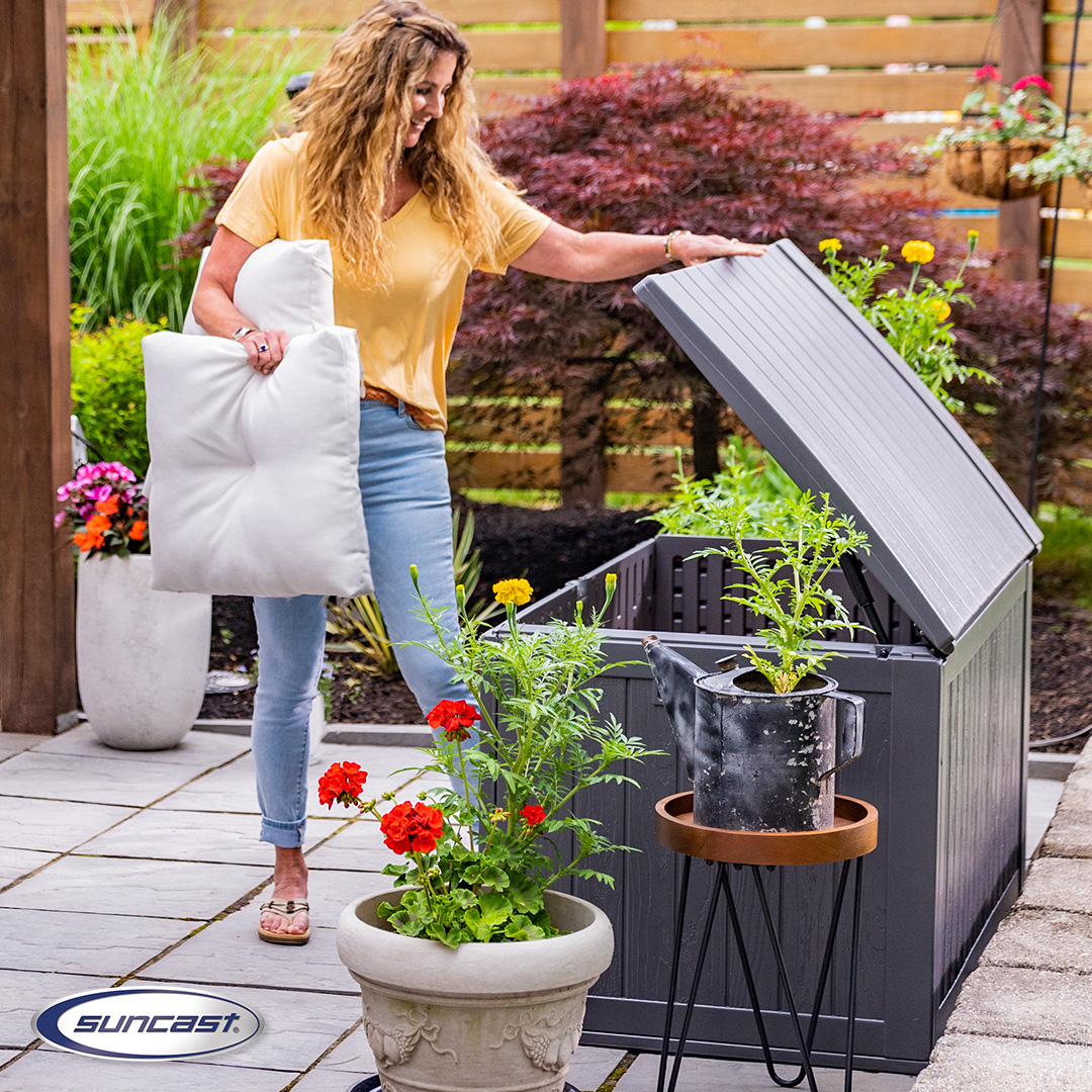 Cooler weather is right around the corner—but that doesn’t mean you have to give up on spending time outside. Get inspired to create your very own outdoor oasis: utm.io/ueYZO
#autumn #outdoors #inspiredspace #fall #decorating #suncastcorp