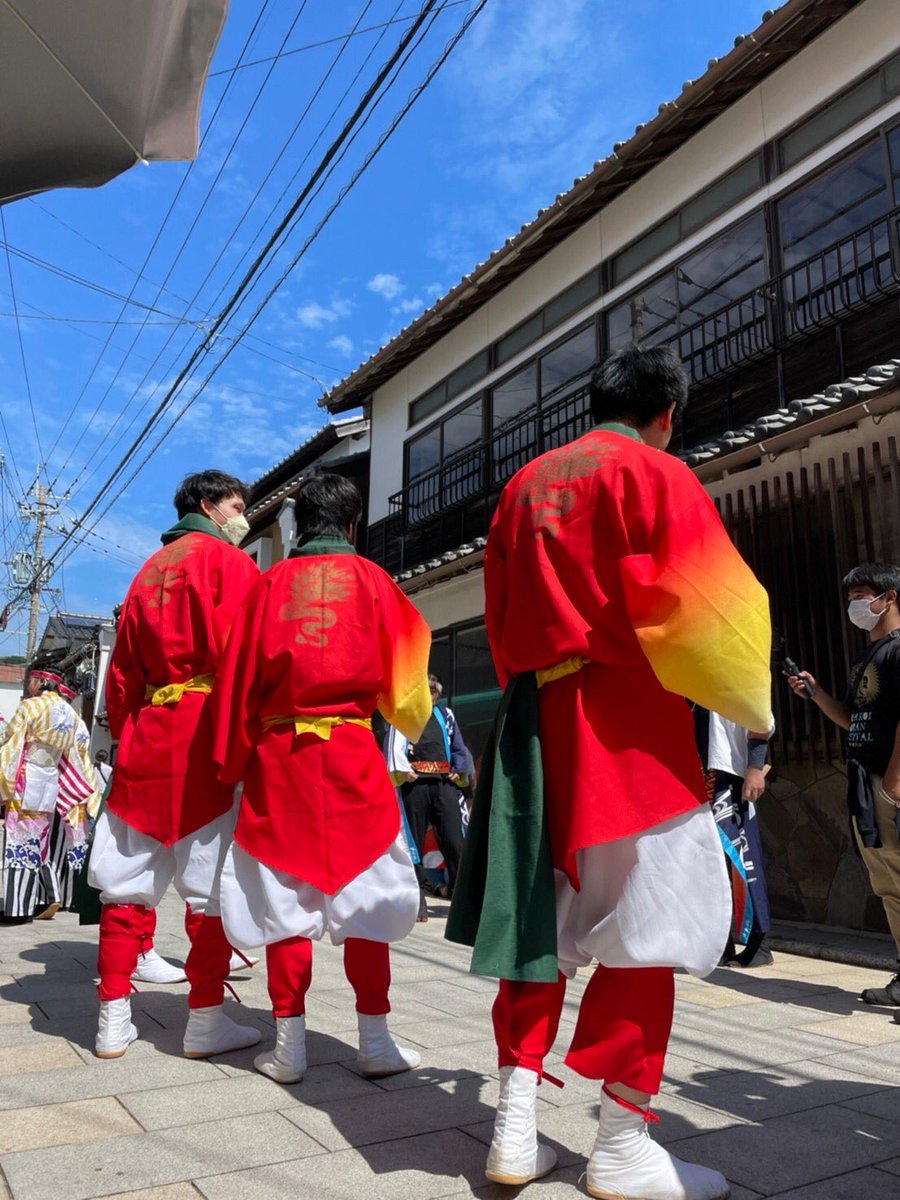 ibuki_4351's tweet photo. 9月25日の日曜日に、「第2回呼子よさこい水光祭り」に参加させていただきました🦑

暖かい雰囲気のお客様に囲まれて元気をいただきながら踊ることができました👏　

暖かく迎えてくださった町の皆様、そして素敵なお祭りへ私たちをお呼びいただいた運営の皆様、ありがとうございました💖 https://t.co/K1w5aoqAH7