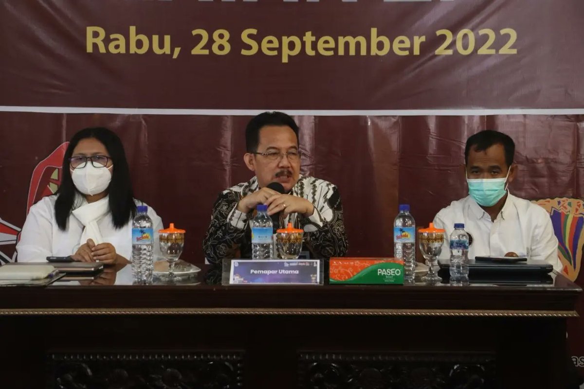 kb_ntb's tweet photo. Hari ini, Rabu, 28 September 2022, Kantor Bahasa Provinsi NTB telah mengikuti penilaian desk evaluasi ZI-WBK yang dilakukan oleh Tim Penilai Nasional KemenPAN RB di Ruang Bayan Kantor Bahasa Provinsi NTB melalui ruang virtual Zoom. https://t.co/Oh2kUhJTCW