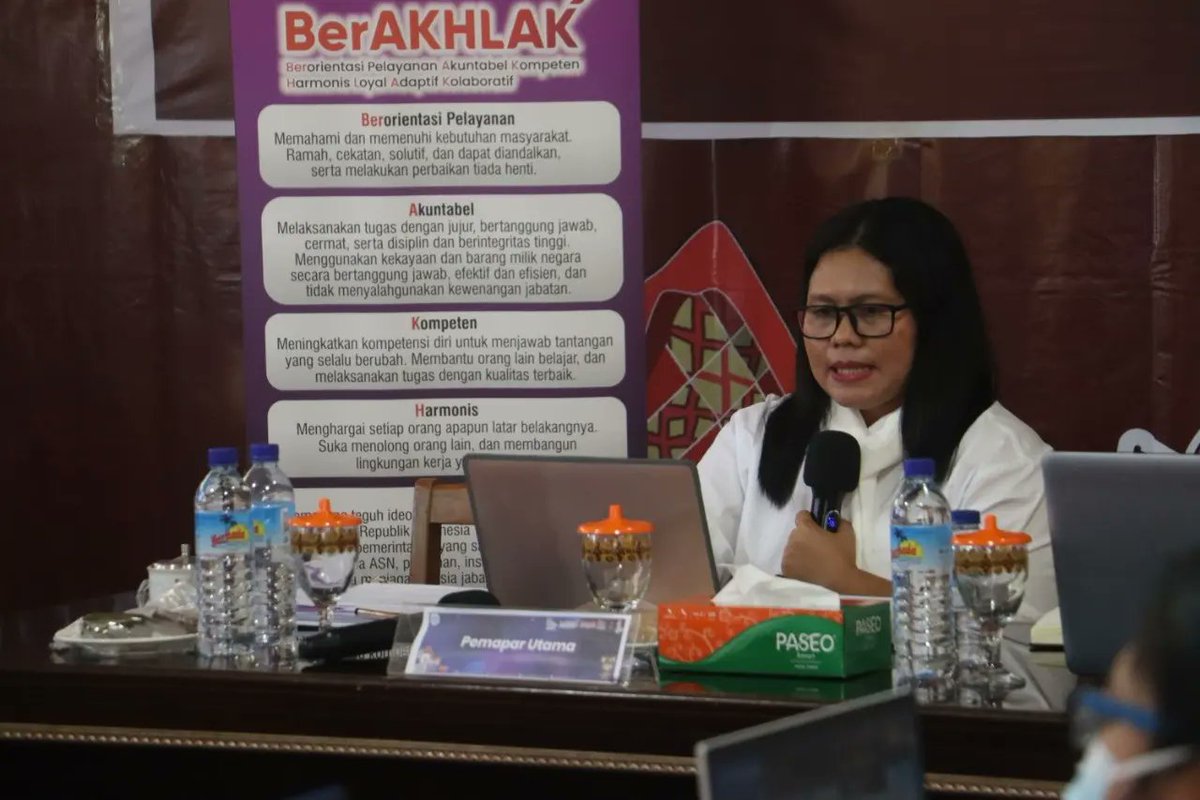kb_ntb's tweet photo. Hari ini, Rabu, 28 September 2022, Kantor Bahasa Provinsi NTB telah mengikuti penilaian desk evaluasi ZI-WBK yang dilakukan oleh Tim Penilai Nasional KemenPAN RB di Ruang Bayan Kantor Bahasa Provinsi NTB melalui ruang virtual Zoom. https://t.co/Oh2kUhJTCW