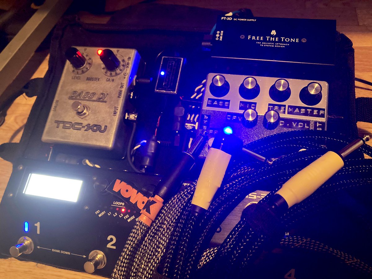 cr_ba12's tweet photo. エフェクターとケーブル類、
全部バラしてクリーニング!
機材系のクリーニングは
CAJのCleansableが最強です。
#ShinsMusic #TDC #BOSS
#OYAIDE #FreeTheTone #Xotic
#HumpbackEngineering
#PeteCornish #VOVOX
#TheNudeCable https://t.co/cPaDBn0hIW
