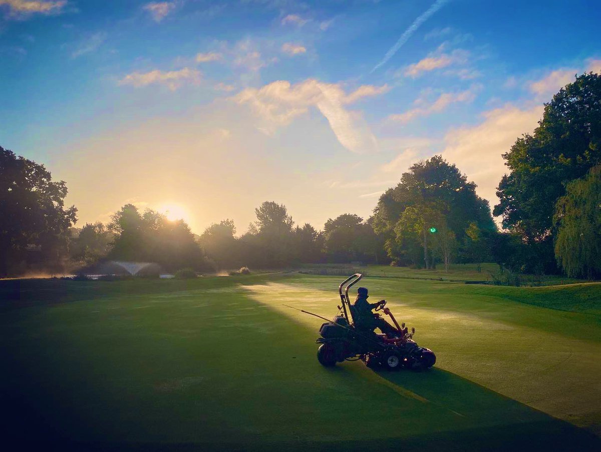 LPGCcmanager's tweet photo. Top job from my team today prepping the course for the Kent vets league championships. @LangleyParkGC https://t.co/AjubJsvxB1