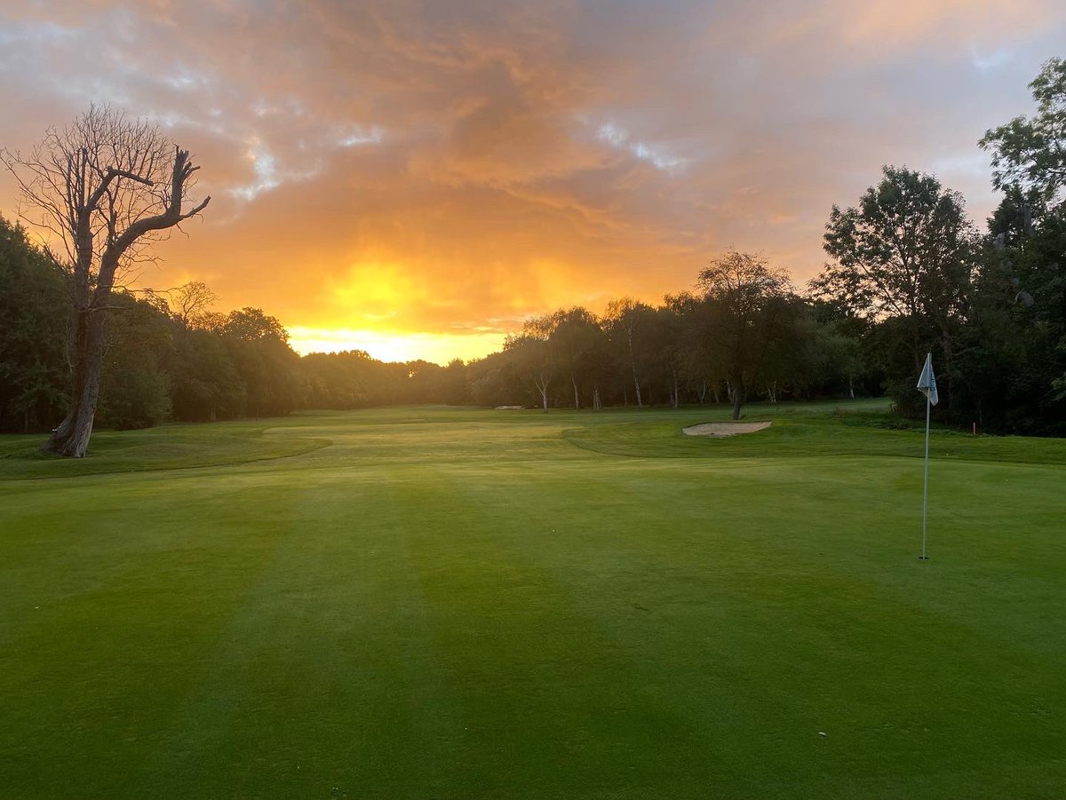 LPGCcmanager's tweet photo. Top job from my team today prepping the course for the Kent vets league championships. @LangleyParkGC https://t.co/AjubJsvxB1