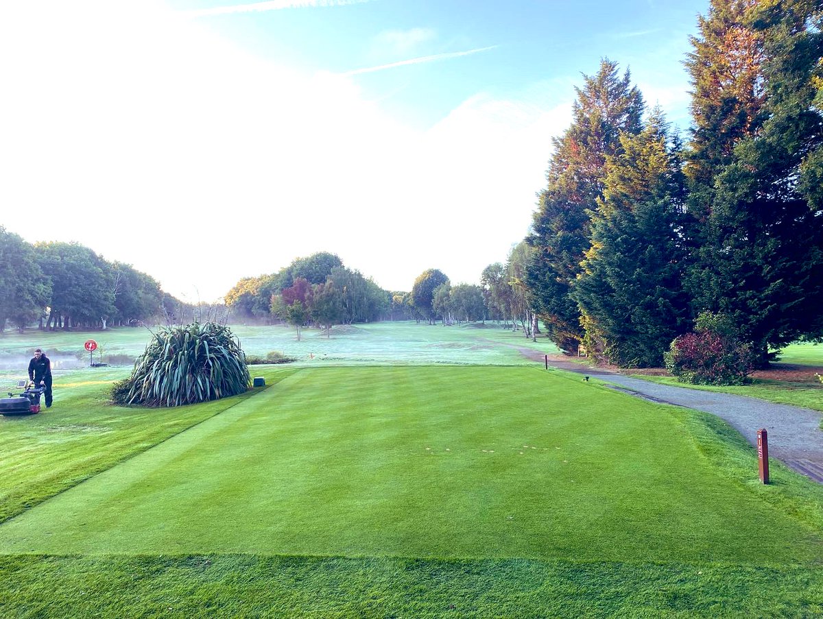 LPGCcmanager's tweet photo. Top job from my team today prepping the course for the Kent vets league championships. @LangleyParkGC https://t.co/AjubJsvxB1