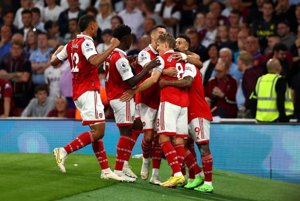 In this thread, I will be demonstrating some of Arsenal's attacking ...