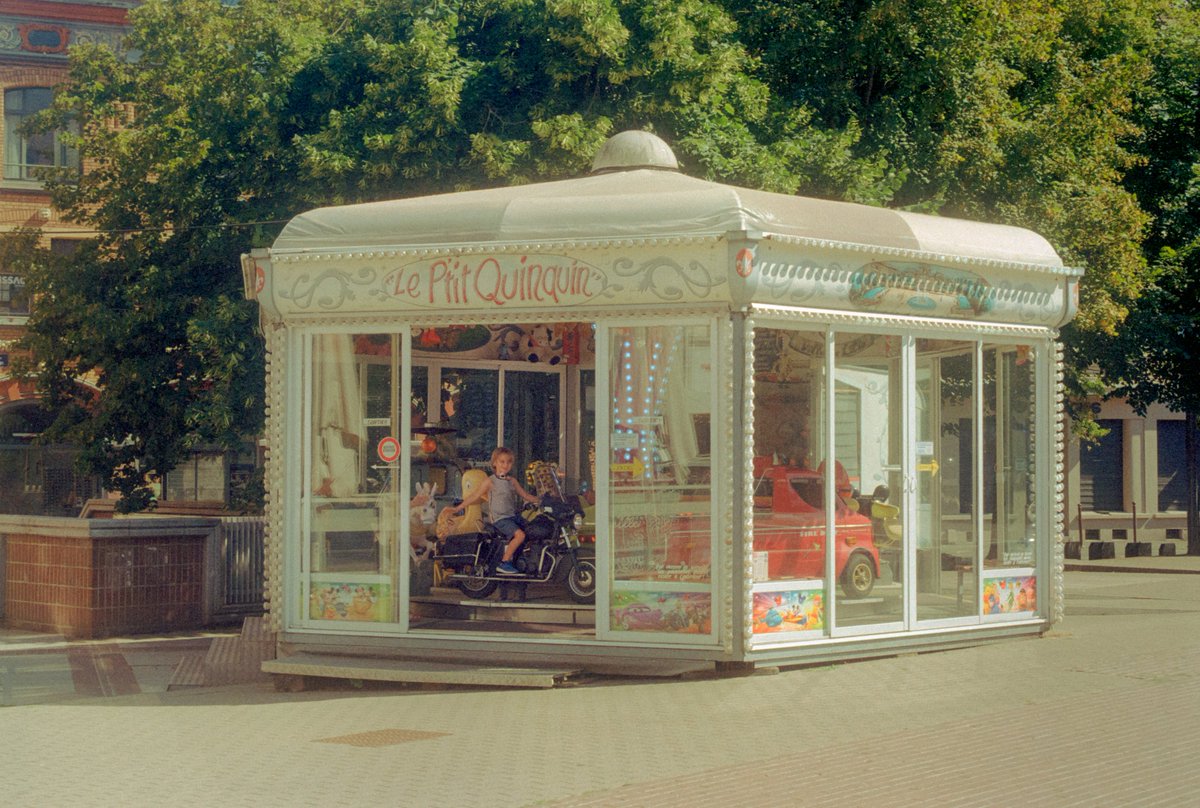 maximevisticot's tweet photo. L'été à Lille, sur pellicule argentique 🎞️ https://t.co/1IAyI49cpv