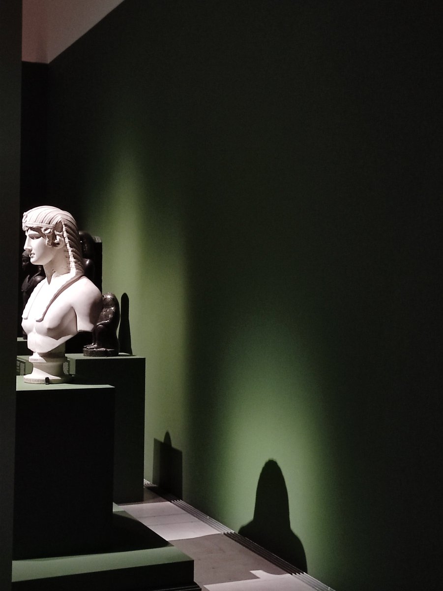 MuserAvec's tweet image. Vernissage hier soir de la nouvelle exposition du @MuseeLouvreLens "CHAMPOLLION, la voie des hiéroglyphes" #louvrelens #Champollion #egypte #hieroglyphes