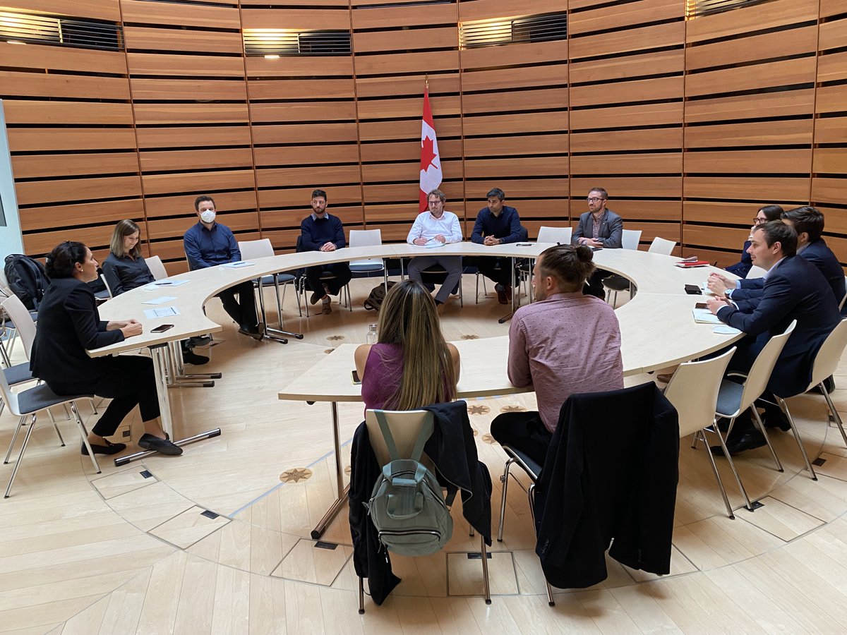 CanEmbGermany's tweet image. How nice to welcome @ytlinitiative back to the Embassy for a dynamic discussion on 🇨🇦 - 🇩🇪 relations and the broader political-economic context in #Europe, including the response to Russia’s aggression in #Ukraine, #EnergySecurity and #CETA.

#YoungTransatlanticLeadership