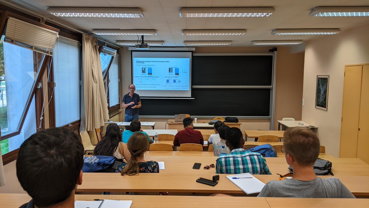 esonn_uga's tweet photo. ...and on bridging the molecular and macroscopic scale with a surface force apparatus delivered by Dr. Benjamin Cross from Interdisciplinary Laboratory of Physics (@liphy_lab) @UGrenobleAlpes @CNRS @GrenobleINP @esonn_uga #summerschool https://t.co/jNsEwz3gML