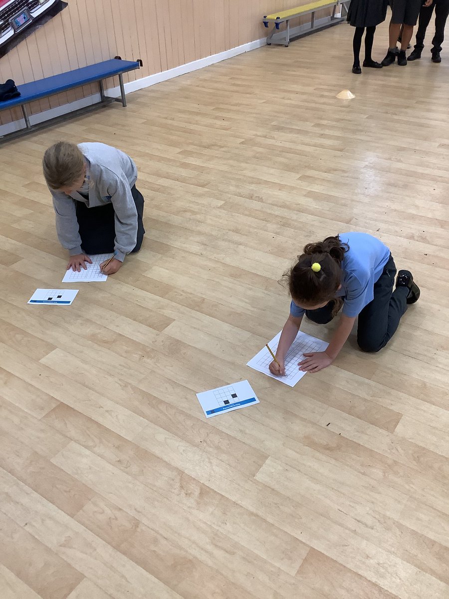 StAgnesY4's tweet image. Relay coding game in computing today #stagnescomputing