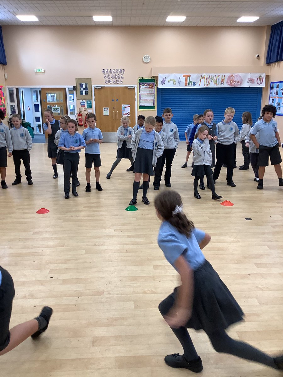 StAgnesY4's tweet image. Relay coding game in computing today #stagnescomputing