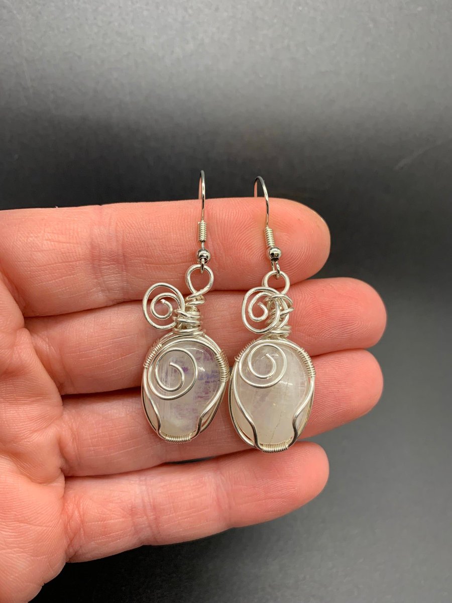 Where is my #moonstonetribe ⁉️ 

Look at this stunning pair of sterling silver moonstone earrings! 

Shop now—> innovatedvisionsjewelry.com/products/sterl… 

#moonstone #moonstonejewelry #moonstonejewellery #moonstoneearrings #sterlingsilverearrings #innovatedvisionsjewelry #ivjheadquarters #IVJ