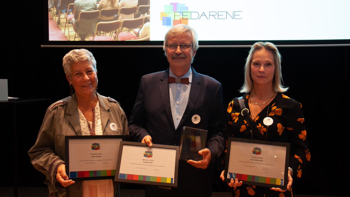 🥁🥁🥁 And the winner of the #RogerLeronAward 2022 is...

🏆 Reinhard Six! 🏆

Congratulations to Reinhard and our runners-up Lina Gellemark & Anne Girault, on this great achievement. You truly are #energyefficiency leaders!

Press release👉 fedarene.org/reinhard-six-w…
