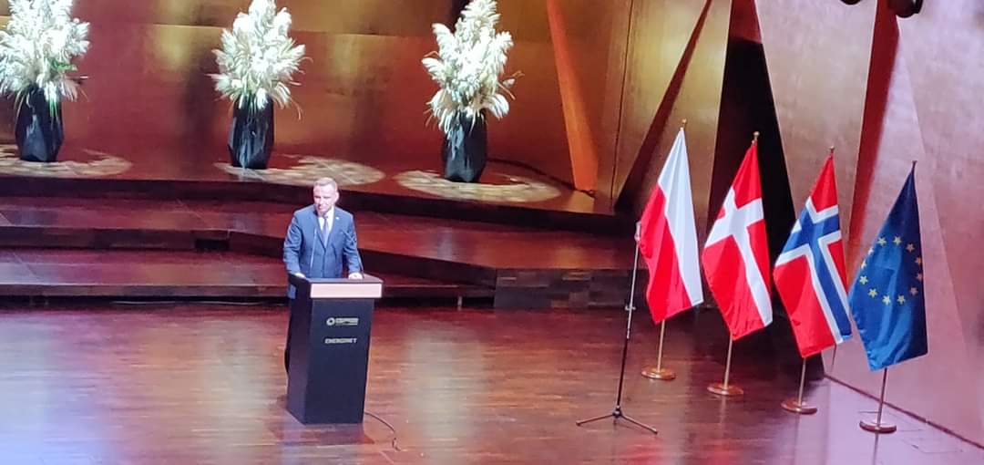 ItalyinPoland's tweet photo. L'Ambasciatore Amati ha partecipato a Stettino alla cerimonia di inaugurazione del "Baltic Pipeline" alla presenza del Presidente polacco #Duda e dell'ideatore #Naimski. L'italiana #Saipem tra le società in prima linea nella costruzione del gasdotto.
#BalticPipe https://t.co/S7e6hYTo9T