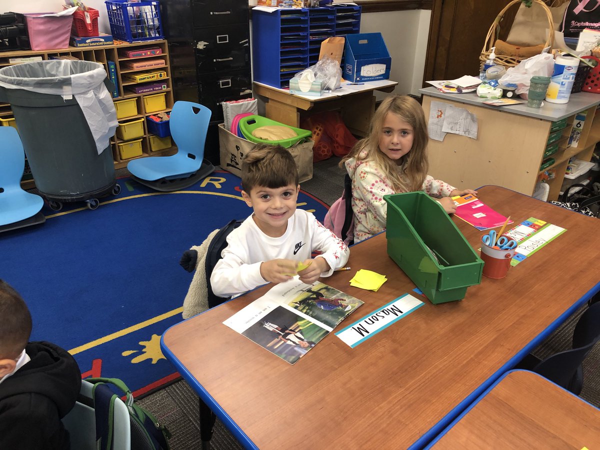 MrsStinson_K's tweet photo. We are working hard identifying things we notice in our books!! We are readers!! ⁦@TCSD⁩  ⁦@TroySchool18⁩ https://t.co/zjUa0MaxJg