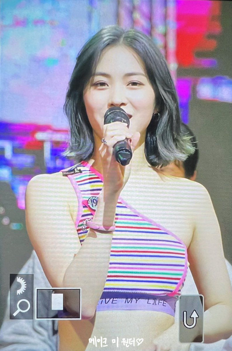 ryujinmoments's tweet photo. SHE’S GLOWING https://t.co/N3VnR4zYmd