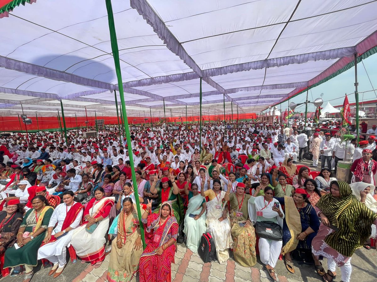 yadavakhilesh's tweet photo. https://t.co/OBGLVpsfwy