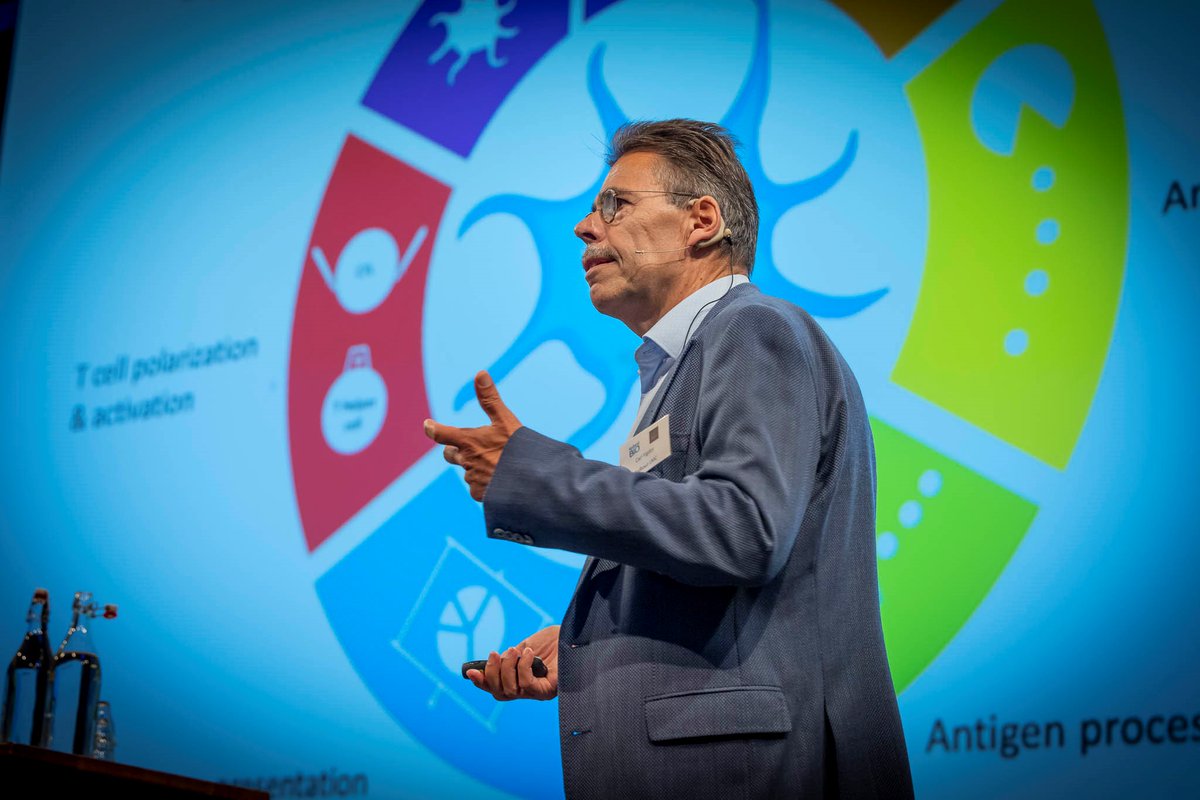 oncodeinstitute's tweet photo. Oncode Investigator Carl Figdor presents next at our #BiotechWednesday. "Is it possible to skip dendritic cells and immediatly activate T-cells?" Food for thought! @HollandBIO @radboudumc #cancervaccines https://t.co/hvlNoLqTHR