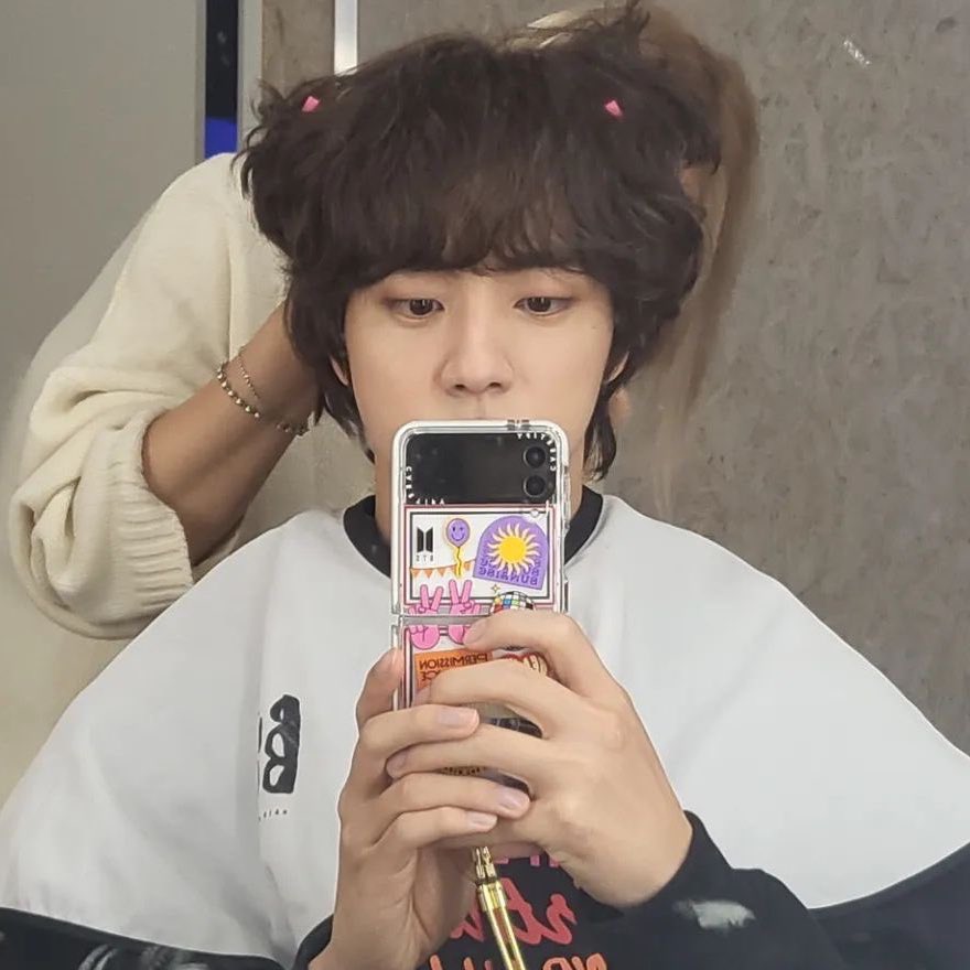 &amp;-$::) jin’s so cute— his hair ;-;