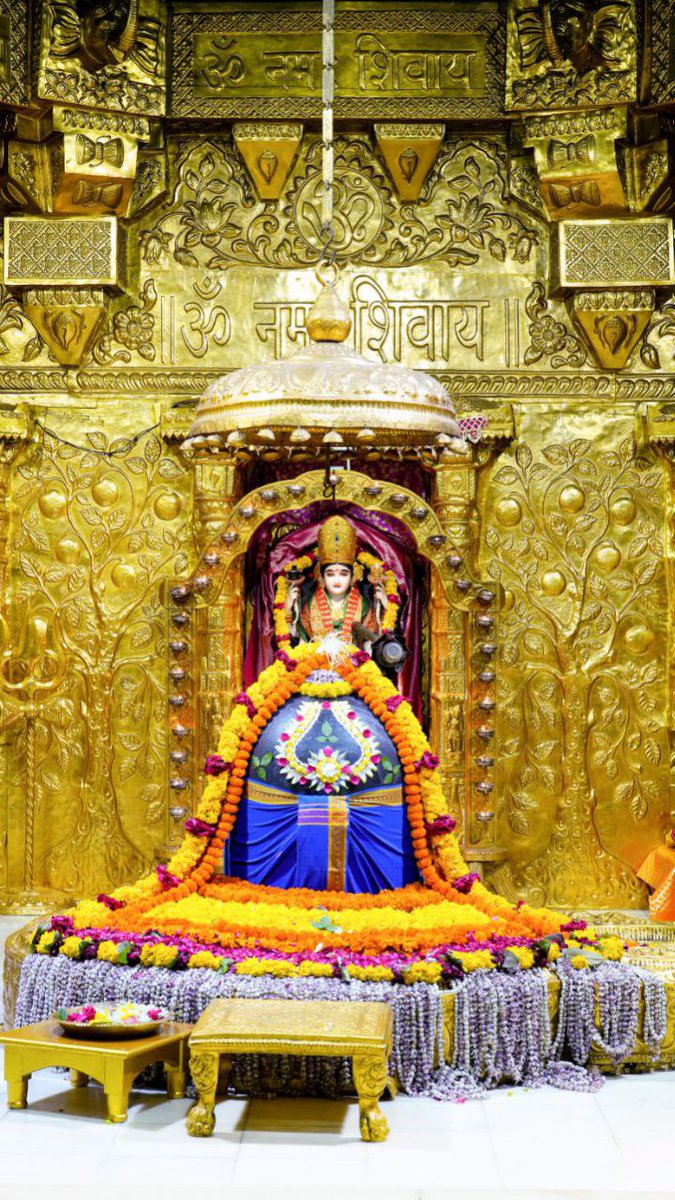 12Jyotirling's tweet photo. *श्री सोमनाथ महादेव मंदिर,*
*प्रथम ज्योतिर्लिंग - गुजरात (सौराष्ट्र)*
दिनांकः 28 सितंबर 2022, आश्विन शुक्ल तृतीया - बुधवार
*सायं दर्शन* https://t.co/GNw0JFBY8M