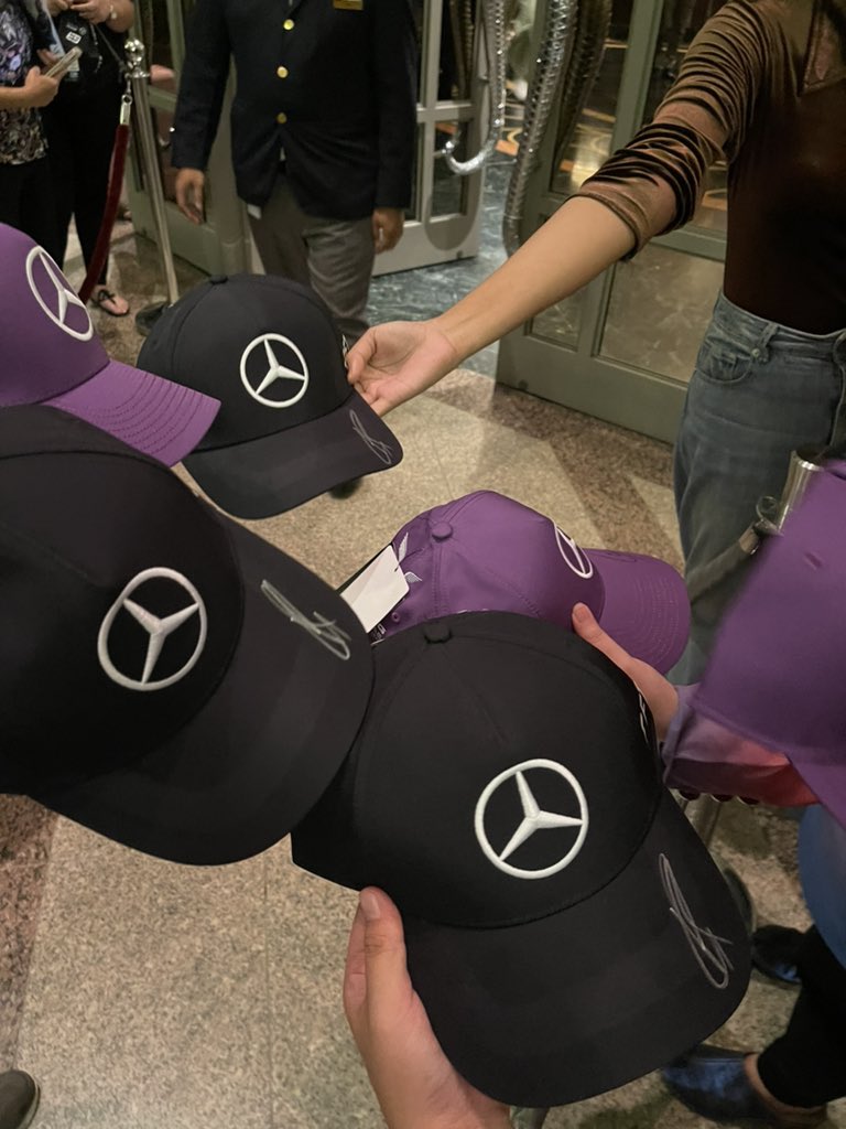 63CEDES's tweet photo. WE GOT FREE MERCHHHHHH!! THANK YOU SO MUCHJHHH @LewisHamilton @GeorgeRussell63 !!!  😭😭😭😭 https://t.co/g8L8X1WyC5
