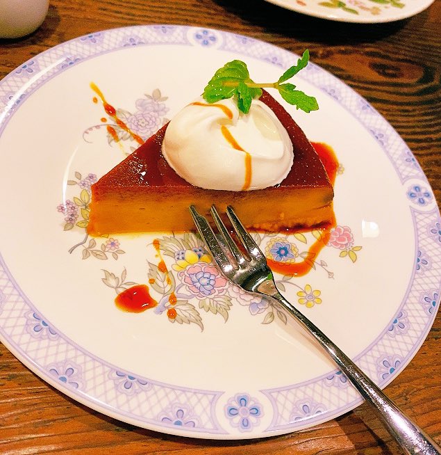 藤村さんに教わった喫茶店で茶をしばきました。素敵な空間と美味しいケーキとお茶でした 