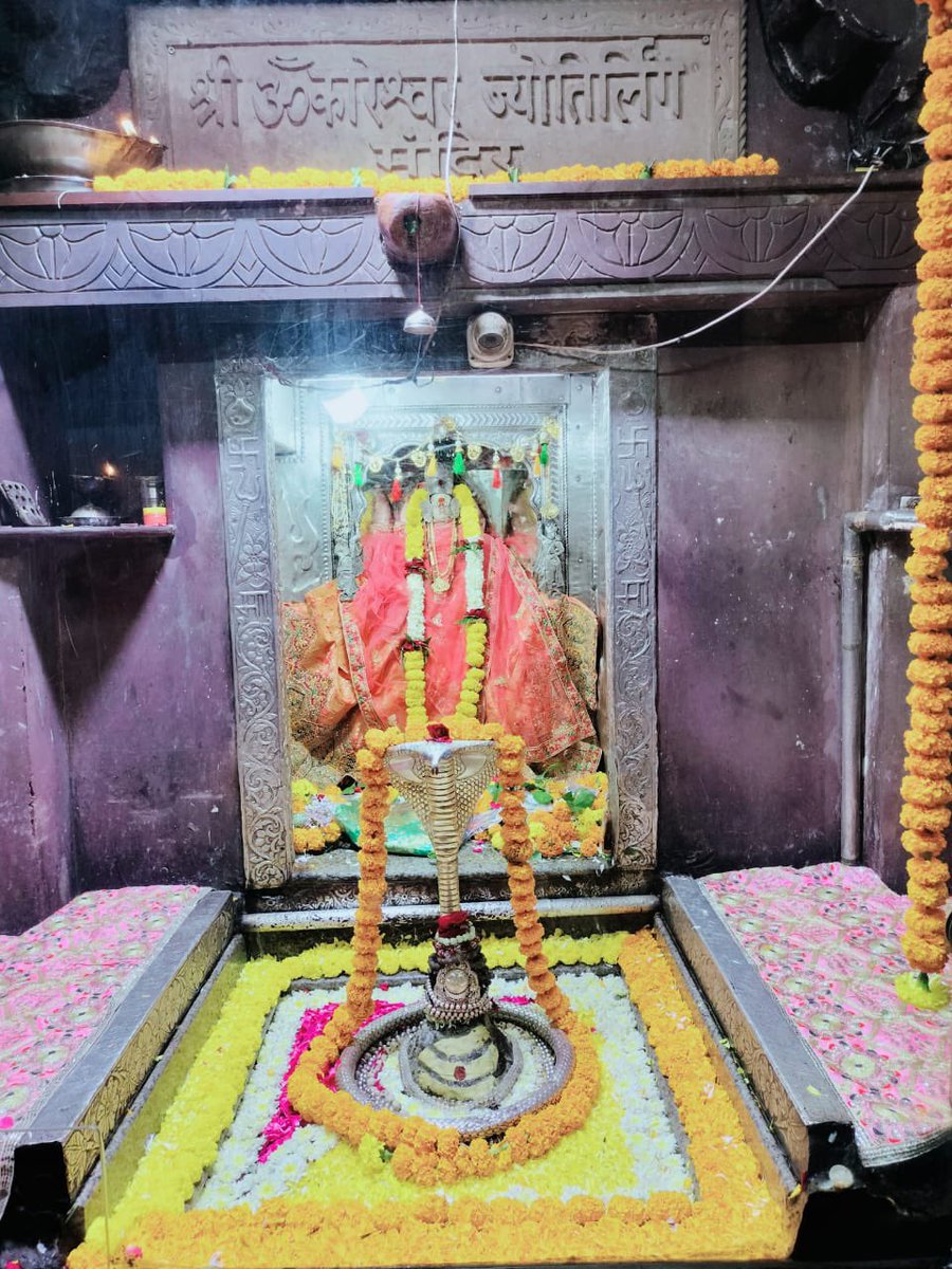 12Jyotirling's tweet photo. श्री ॐकारेश्वर ज्योतिर्लिंग जी के आज के संध्याकाल आरती श्रृंगार दिव्य दर्शन 28.09.2022 https://t.co/kUkY1zP1rt