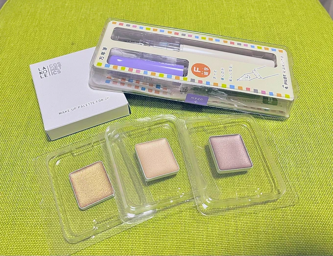 うふふふふ☺️友人から推し概念シャドウとペンと、モロ推しカプをいただきましたのよ!🍠🍠 